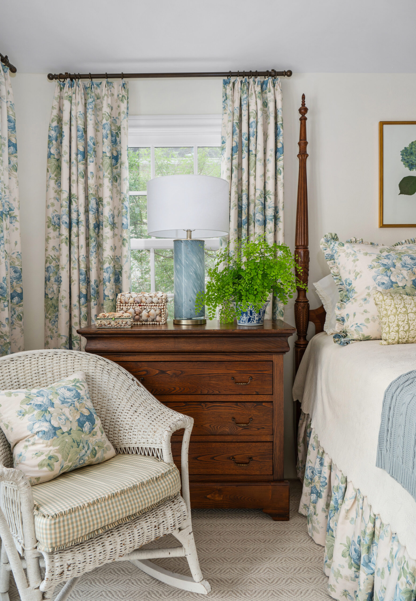 This bedroom vignette emphasizes the natural beauty of soft florals and comfortable furnishings, with a four-poster bed as the room's centerpiece. The mix of vintage furniture, soft textiles, and greenery creates a cozy yet refined atmosphere, perfect for those who value both elegance and comfort.